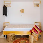 Cozy Wabi-sabi Retreat W Bikes By The River *
