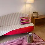 Апартаменты Cozy Wabi-sabi Retreat W Bikes By The River