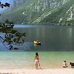 Апартаменты Cozy Wabi-sabi Retreat W Bikes By The River *