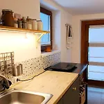 Cozy Wabi-sabi Retreat W Bikes By The River
