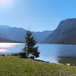 Апартаменты Cozy Wabi-sabi Retreat W Bikes By The River Бохинь