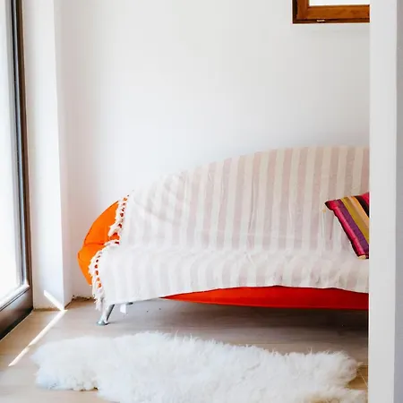 Cozy Wabi-sabi Retreat W Bikes By The River