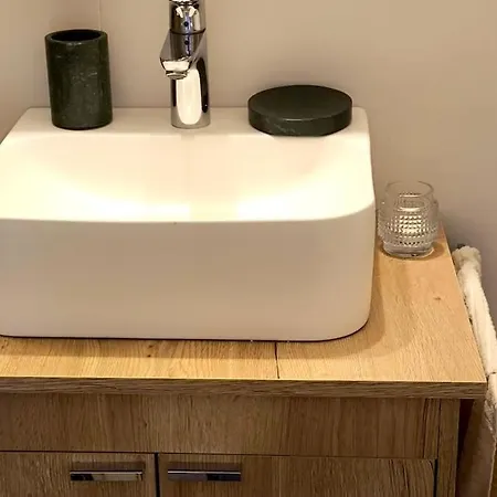 Cozy Wabi-sabi Retreat W Bikes By The River Бохинь