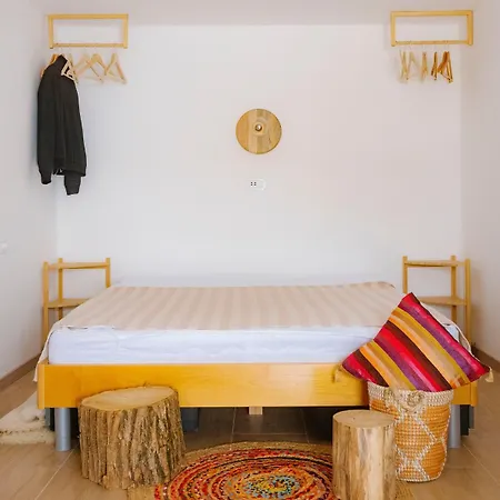 Cozy Wabi-sabi Retreat W Bikes By The River *