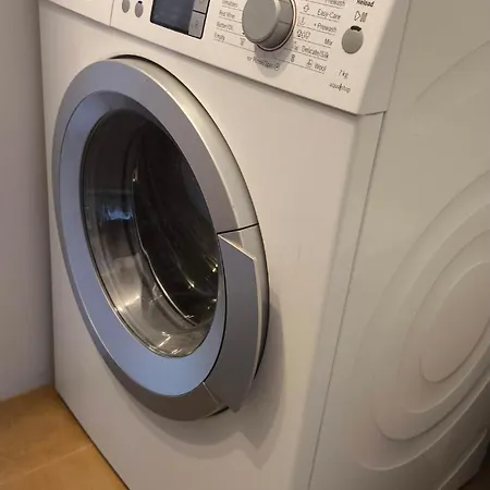 Cozy Wabi-sabi Retreat W Bikes By The River *