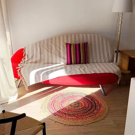 Cozy Wabi-sabi Retreat W Bikes By The River *