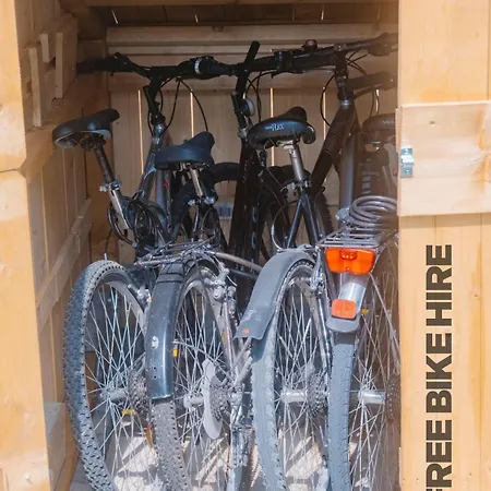 Cozy Wabi-sabi Retreat W Bikes By The River Бохинь