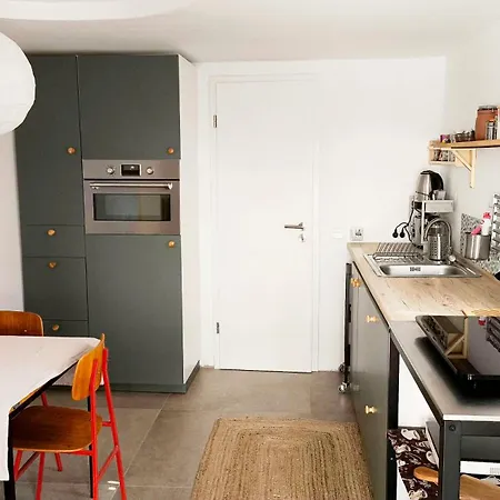 Cozy Wabi-sabi Retreat W Bikes By The River Апартаменты