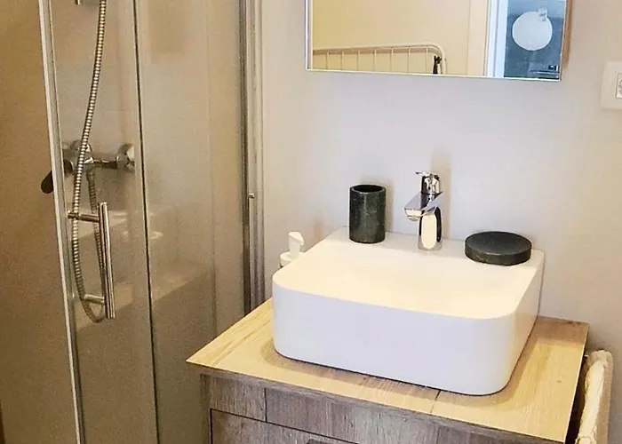 Cozy Wabi-sabi Retreat W Bikes By The River *