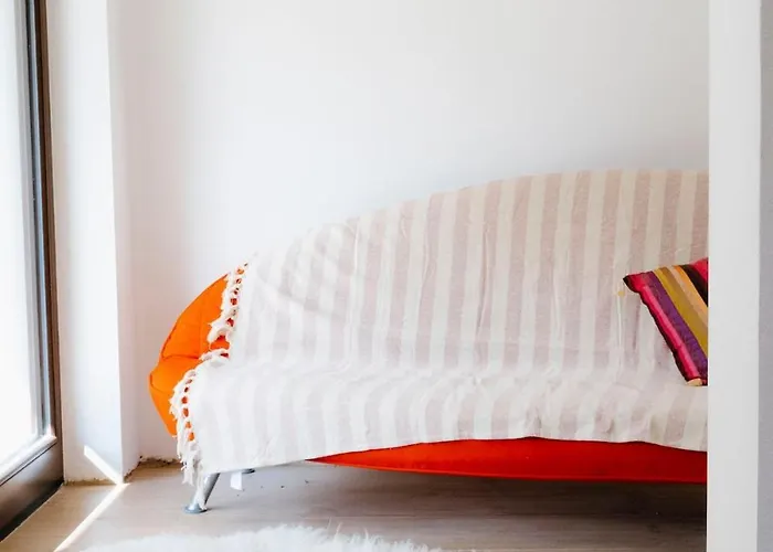 Cozy Wabi-sabi Retreat W Bikes By The River