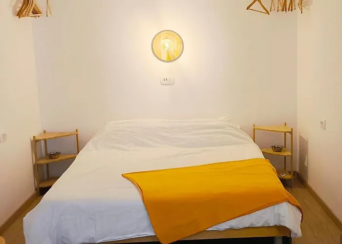 Cozy Wabi-sabi Retreat W Bikes By The River