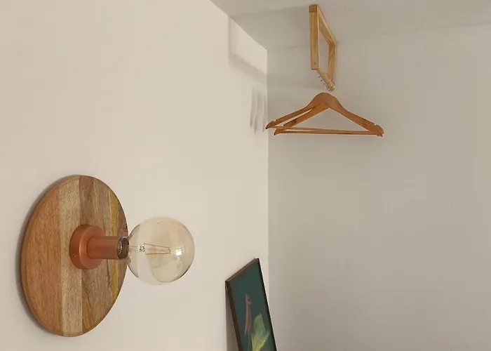 Cozy Wabi-sabi Retreat W Bikes By The River *