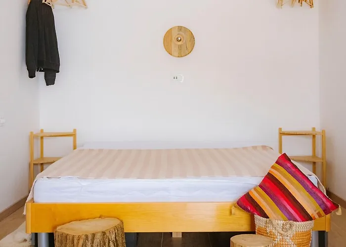 Cozy Wabi-sabi Retreat W Bikes By The River *