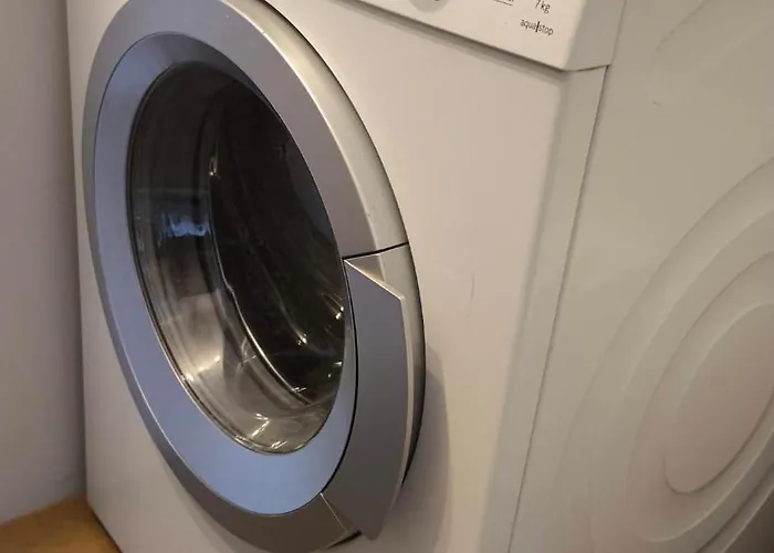 Cozy Wabi-sabi Retreat W Bikes By The River *