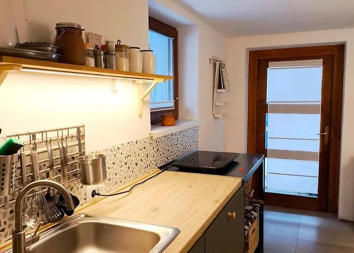 Cozy Wabi-sabi Retreat W Bikes By The River