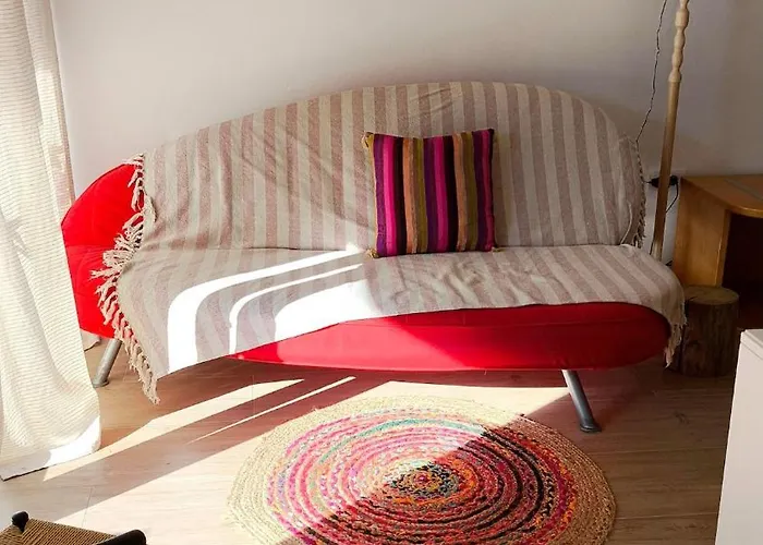 Cozy Wabi-sabi Retreat W Bikes By The River *